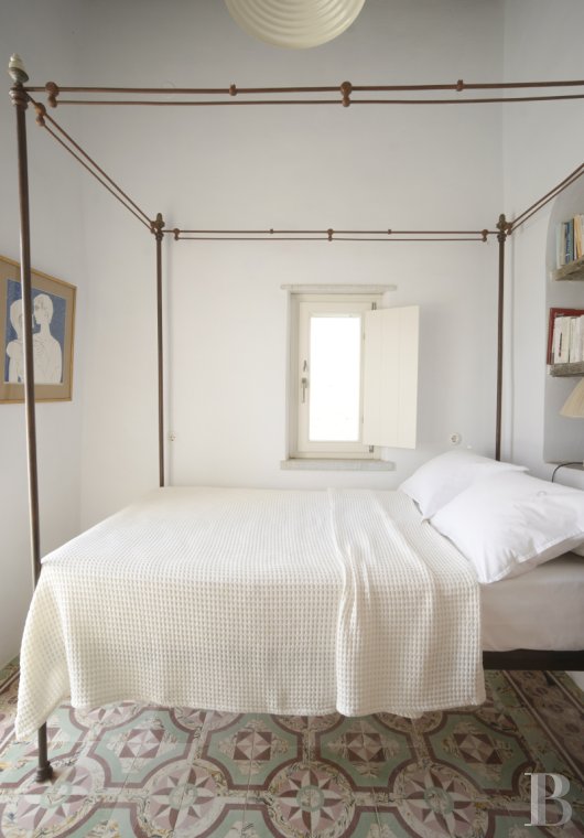 À Tinos, dans les Cyclades, une maison du 17e siècle tout de blanc vêtue - photo  n°13